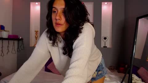 Karolyne online show from December 15, 2025, 12:31 pm