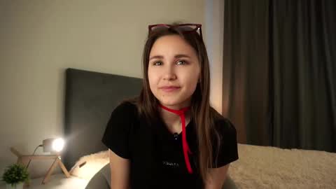 Emilia online show from October 2, 2025, 1:12 am