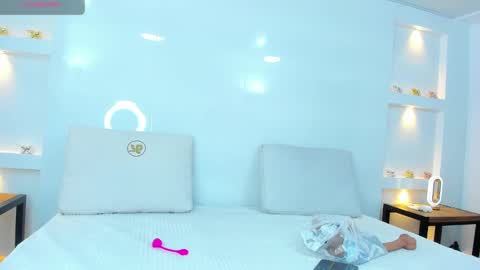 Zenda Evans online show from March 6, 2025, 3:46 am