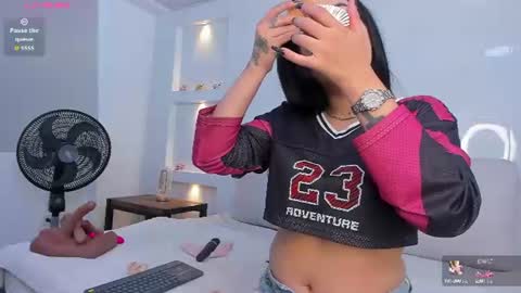 Snapshot of zenda_evans chatting on June 19, 2026, 4:39 am Zenda Evans online show from June 19, 2026, 4:39 am