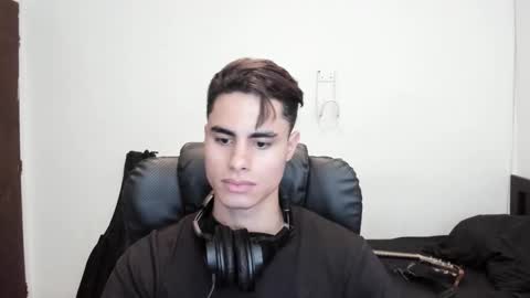 Snapshot of zenhzu chatting on December 18, 2025, 11:11 pm zenzhu online show from December 18, 2025, 11:11 pm