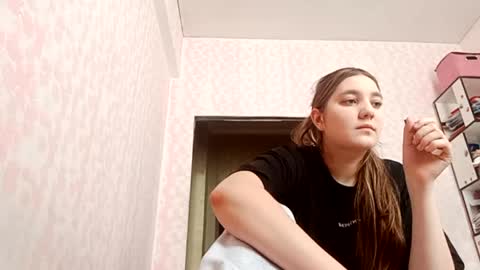 zeniabrossoit online show from April 1, 2026, 3:51 am