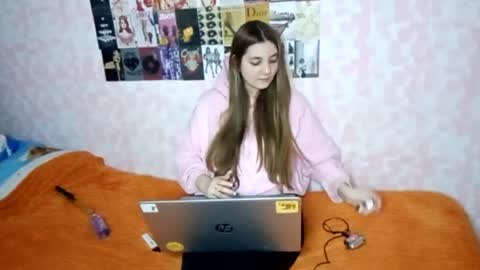 zeniabrossoit online show from April 9, 2026, 12:43 pm