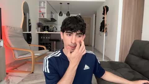 Zenn online show from October 31, 2025, 2:07 pm