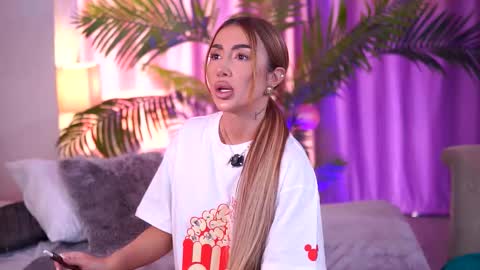 Zenyda online show from December 19, 2025, 12:34 pm