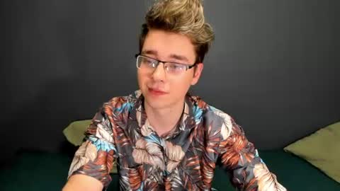 Ethan online show from June 19, 2026, 2:27 am
