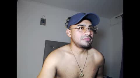 zeussexyhot online show from May 15, 2026, 5:58 am