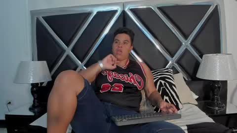 Snapshot of zeussmithh chatting on April 10, 2026, 12:32 pm zeussmithh online show from April 10, 2026, 12:32 pm