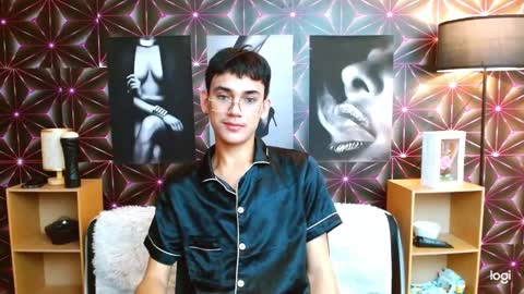 zavier skinny asian online show from March 6, 2025, 7:43 pm