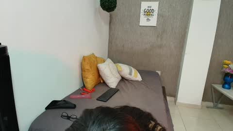 ZHAMIRA  ANDRES online show from January 19, 2025, 4:12 am