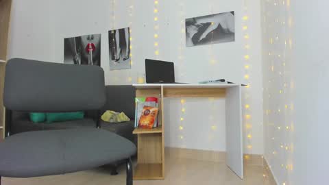 Snapshot of zhara_becherovka chatting on December 10, 2024, 11:08 pm Zhara online show from December 10, 2024, 11:08 pm