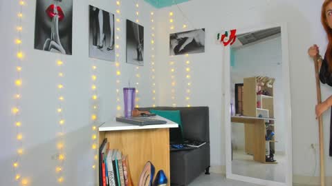 Snapshot of zhara_becherovka chatting on January 9, 2025, 7:29 pm Zhara online show from January 9, 2025, 7:29 pm