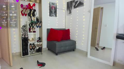 Snapshot of zhara_becherovka chatting on November 8, 2025, 3:34 pm Zhara online show from November 8, 2025, 3:34 pm