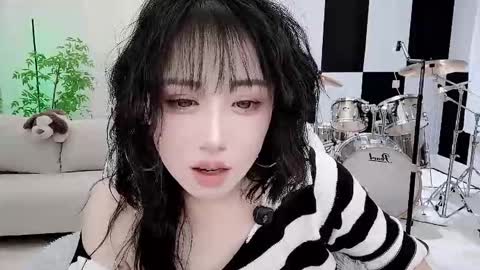 zhen online show from October 18, 2025, 11:27 pm