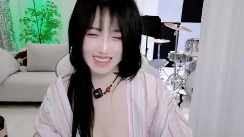 zhen online show from November 7, 2025, 4:29 pm