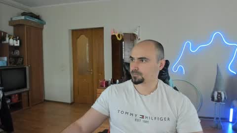 Ziesh online show from April 15, 2026, 10:11 am