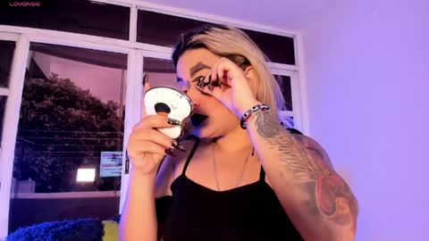 zihaadams_ online show from April 24, 2026, 8:44 pm