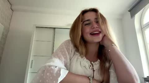 Mia online show from June 22, 2026, 6:16 pm