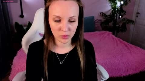 Snapshot of zlata__fox chatting on April 25, 2026, 1:41 pm Zlata Mon Tue Thu Fri Sun Sa GMT 3 0000pm - 0600pm online show from April 25, 2026, 1:41 pm