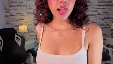 zoe_ch_ online show from June 3, 2026, 3:09 am