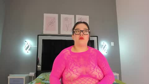 zoe_curvyy online show from June 1, 2026, 12:07 pm