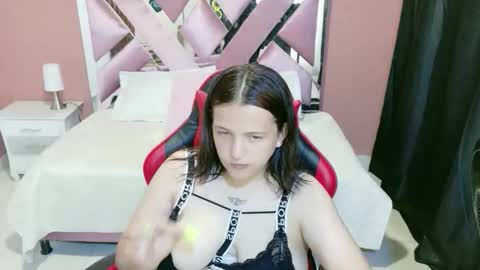 zoe online show from April 6, 2026, 7:59 pm