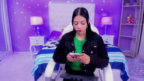 Snapshot of zoe_kravitx chatting on January 24, 2025, 5:10 am CAMILA online show from January 24, 2025, 5:10 am