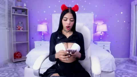 Snapshot of zoe_kravitx chatting on February 15, 2025, 8:22 pm CAMILA online show from February 15, 2025, 8:22 pm