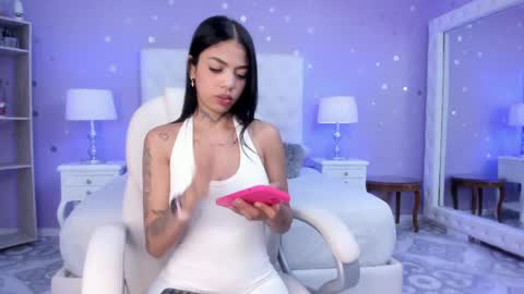 Snapshot of zoe_kravitx chatting on March 1, 2025, 3:43 am CAMILA online show from March 1, 2025, 3:43 am