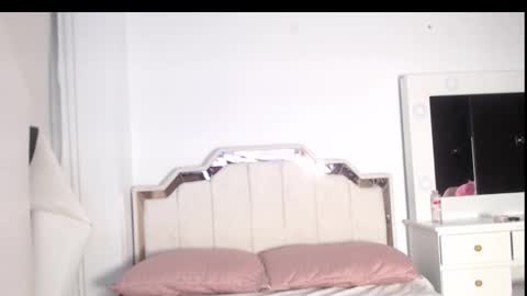 Snapshot of zoe_kravitx chatting on September 11, 2025, 12:22 am CAMILA online show from September 11, 2025, 12:22 am