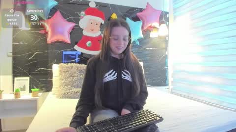 Zoe online show from December 3, 2025, 11:41 am