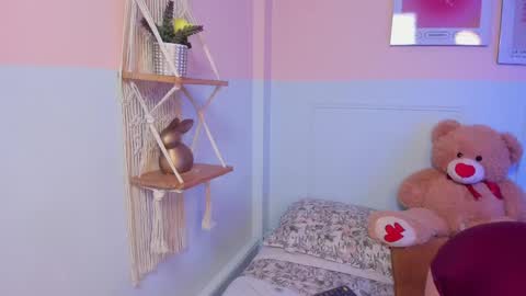 Zoe Lynch online show from June 8, 2026, 12:27 pm