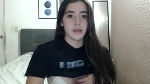 Snapshot of zoe_mill33r chatting on February 6, 2025, 4:10 am Zoe online show from February 6, 2025, 4:10 am