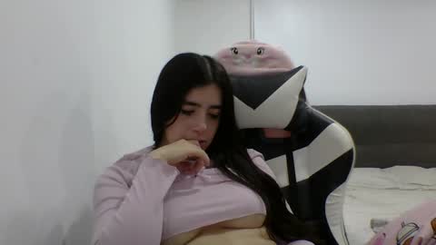 Snapshot of zoe_mill33r chatting on November 13, 2025, 10:19 pm Zoe online show from November 13, 2025, 10:19 pm