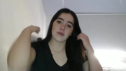 Snapshot of zoe_mill33r chatting on April 7, 2026, 5:46 pm Zoe online show from April 7, 2026, 5:46 pm