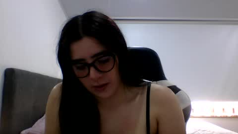 Snapshot of zoe_mill33r chatting on July 15, 2026, 6:57 pm Zoe online show from July 15, 2026, 6:57 pm