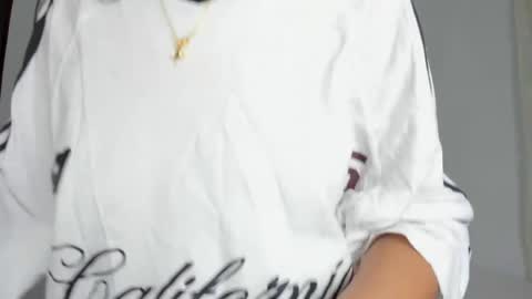 zoe_mrl online show from April 12, 2026, 9:36 am