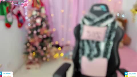 zoe_sullivan_ online show from November 29, 2025, 9:34 am