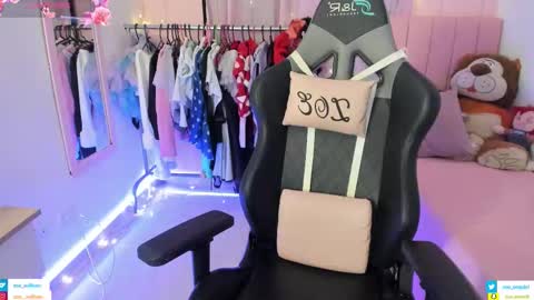 zoe_sullivan_ online show from February 8, 2026, 9:34 am