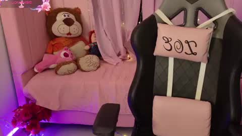 zoe_sullivan_ online show from June 29, 2026, 9:15 am