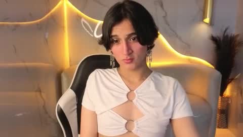 Zoe online show from December 3, 2025, 8:40 pm