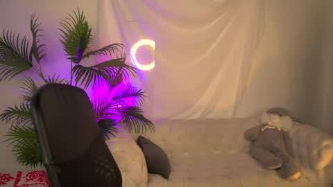 ZOE online show from April 12, 2026, 4:50 am