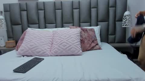 Zoe Krug online show from February 24, 2026, 12:14 pm