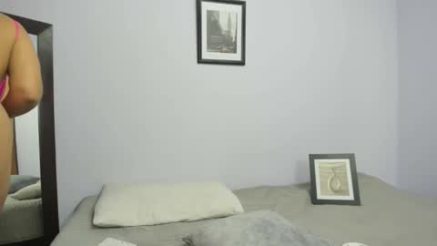 Isabella online show from November 13, 2025, 1:37 am