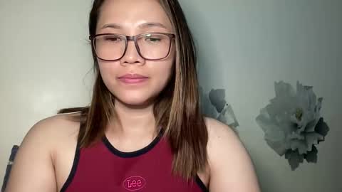 zoey_foryou online show from November 16, 2025, 3:28 pm