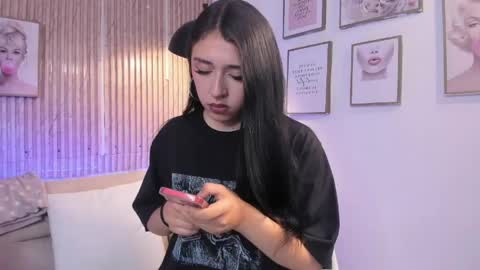 Zoey  online show from April 14, 2026, 1:06 pm