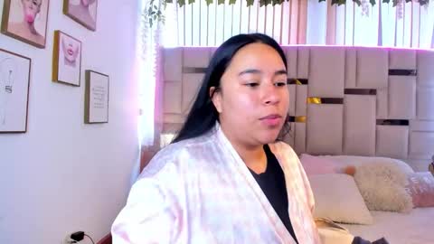 zoey thommpson online show from March 3, 2026, 8:26 pm