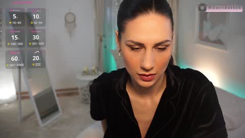 zoezolton online show from January 1, 2025, 5:22 pm