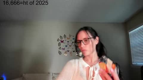 Zoie online show from October 25, 2025, 9:42 pm