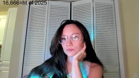 Zoie online show from November 8, 2025, 8:29 pm